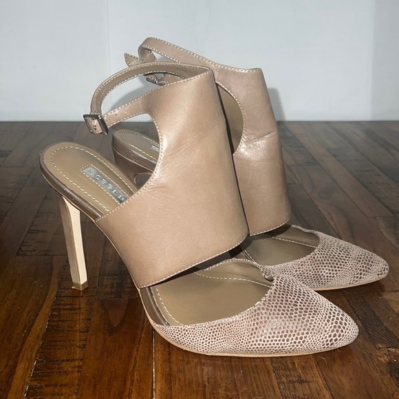 BCBG heels pointy closed toe snake embossed Leather Chase brown color size 8 - Picture 14 of 14